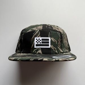 Fast Things - Tiger Camo/White, Flag 5 Panel Camp Hat